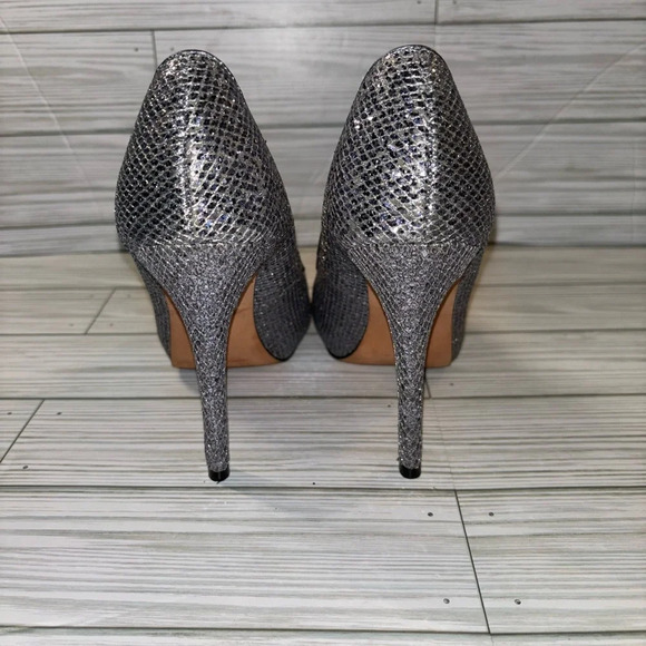 Badgley Mischka Silver Glittery Peep Toe Heels - Picture 5 of 9